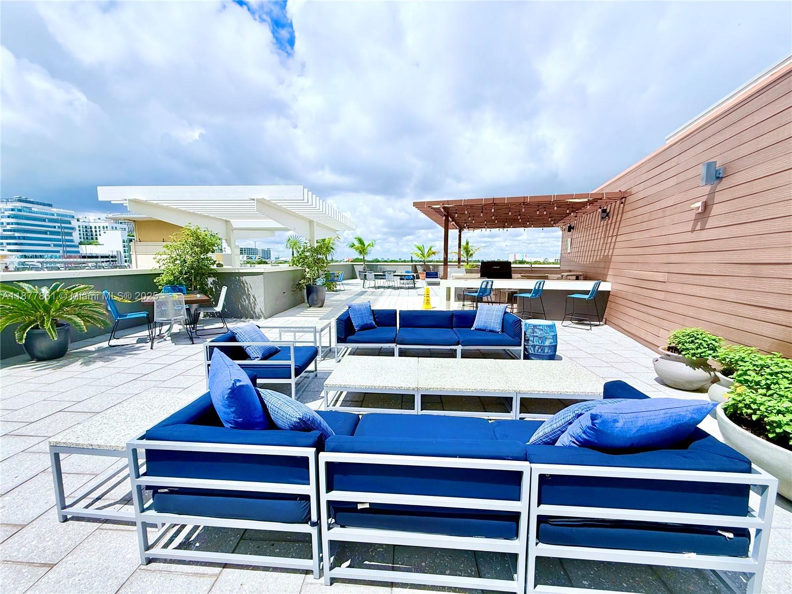 MIDBLOCK MIAMI CONDO - Residential