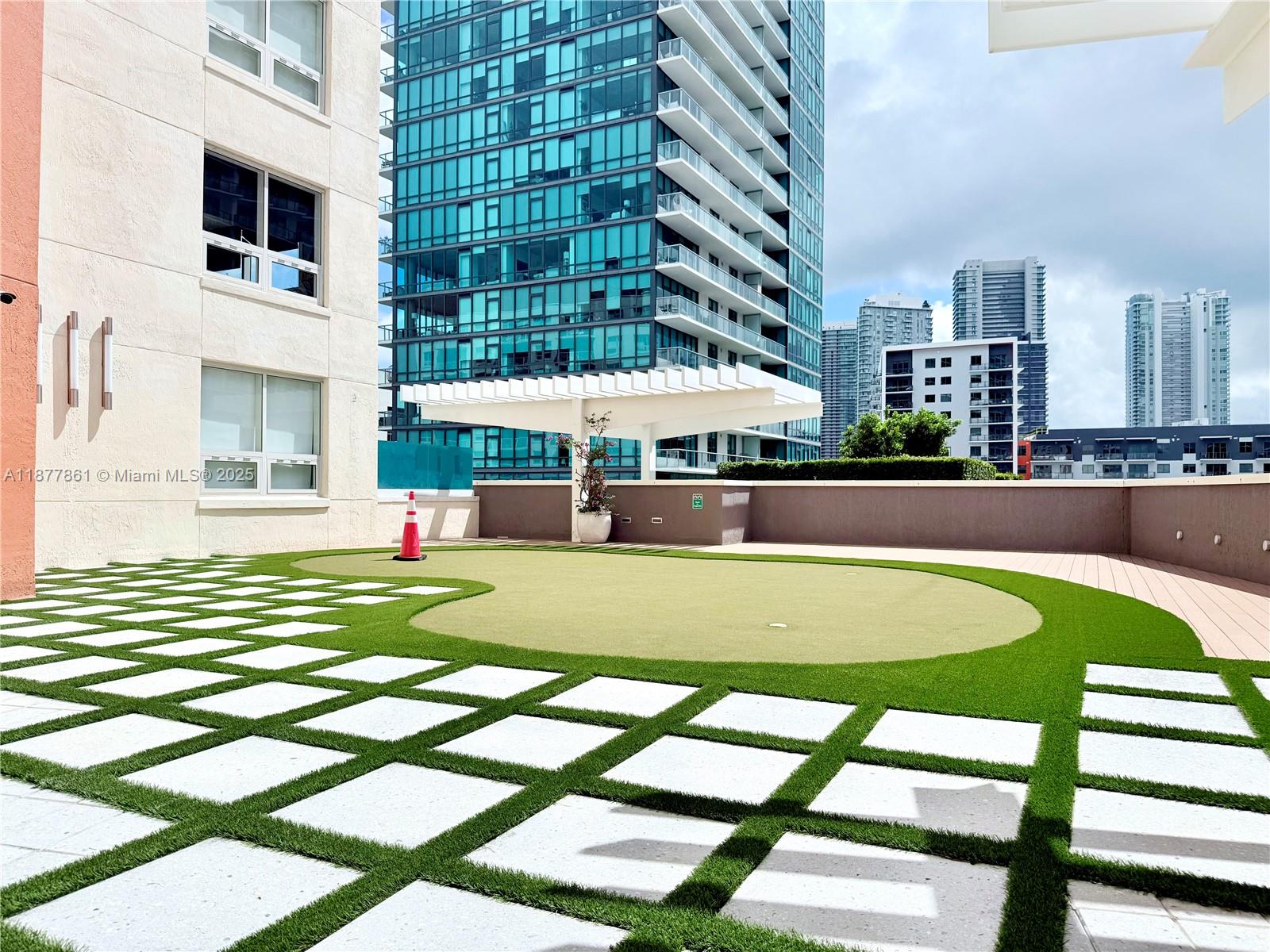 MIDBLOCK MIAMI CONDO - Residential