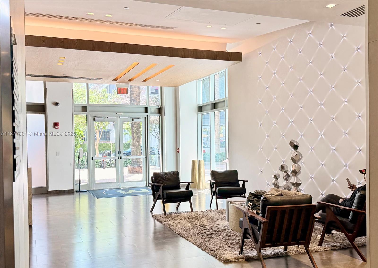 MIDBLOCK MIAMI CONDO - Residential