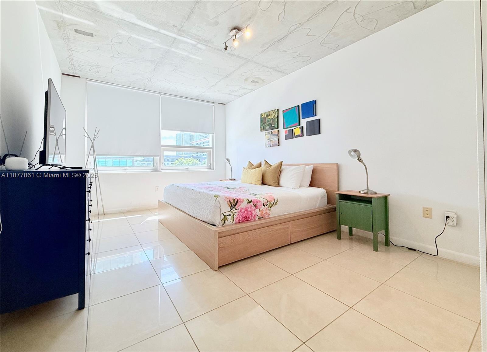MIDBLOCK MIAMI CONDO - Residential
