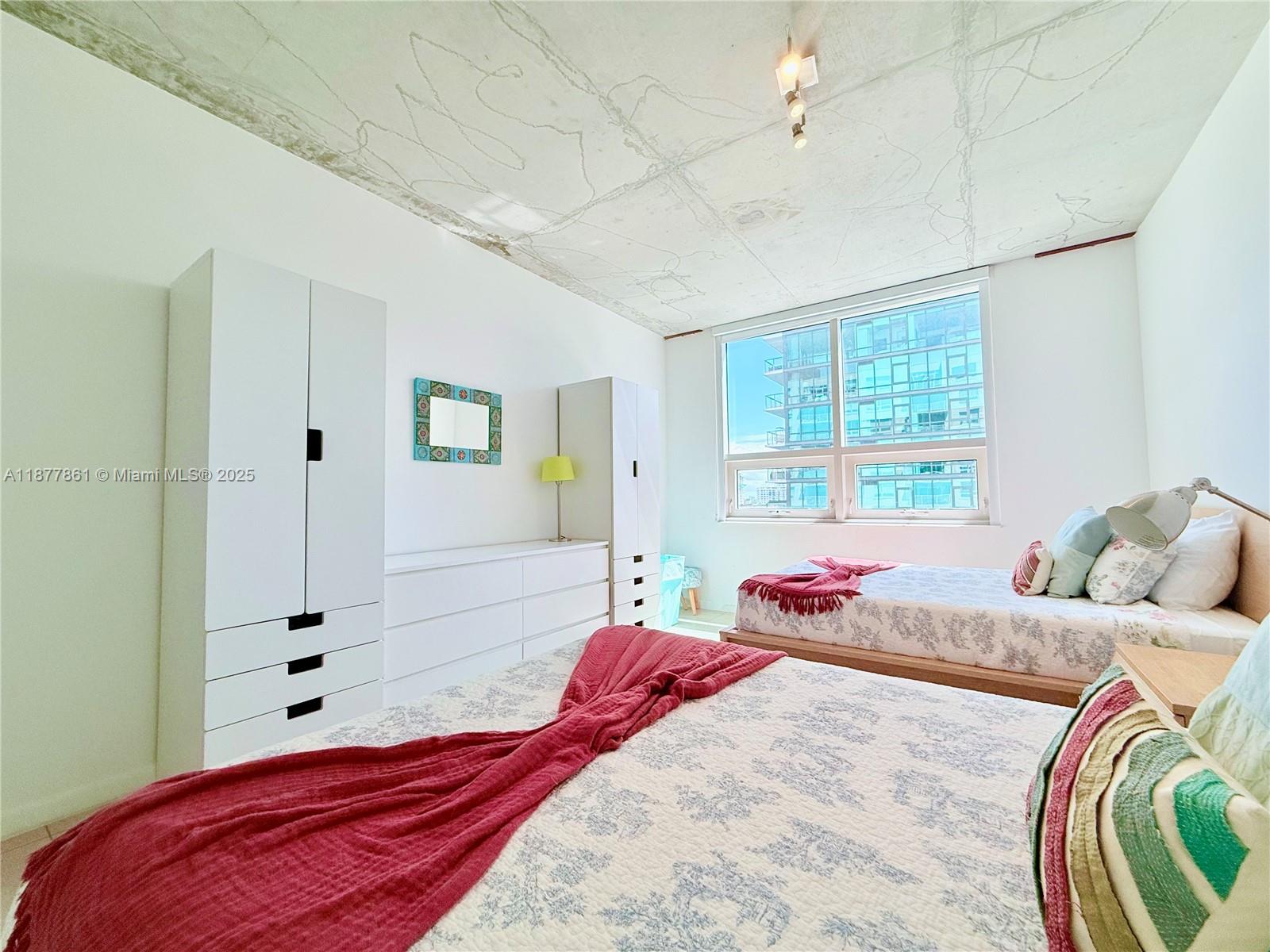 MIDBLOCK MIAMI CONDO - Residential