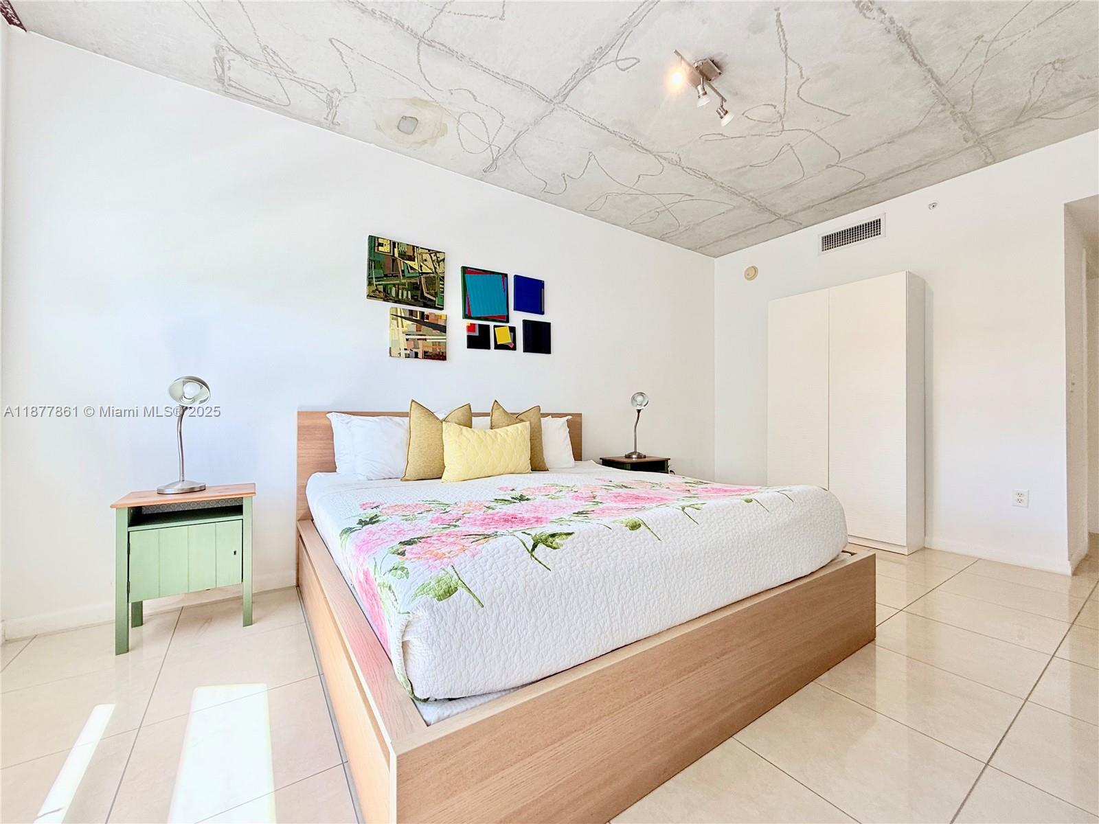 MIDBLOCK MIAMI CONDO - Residential