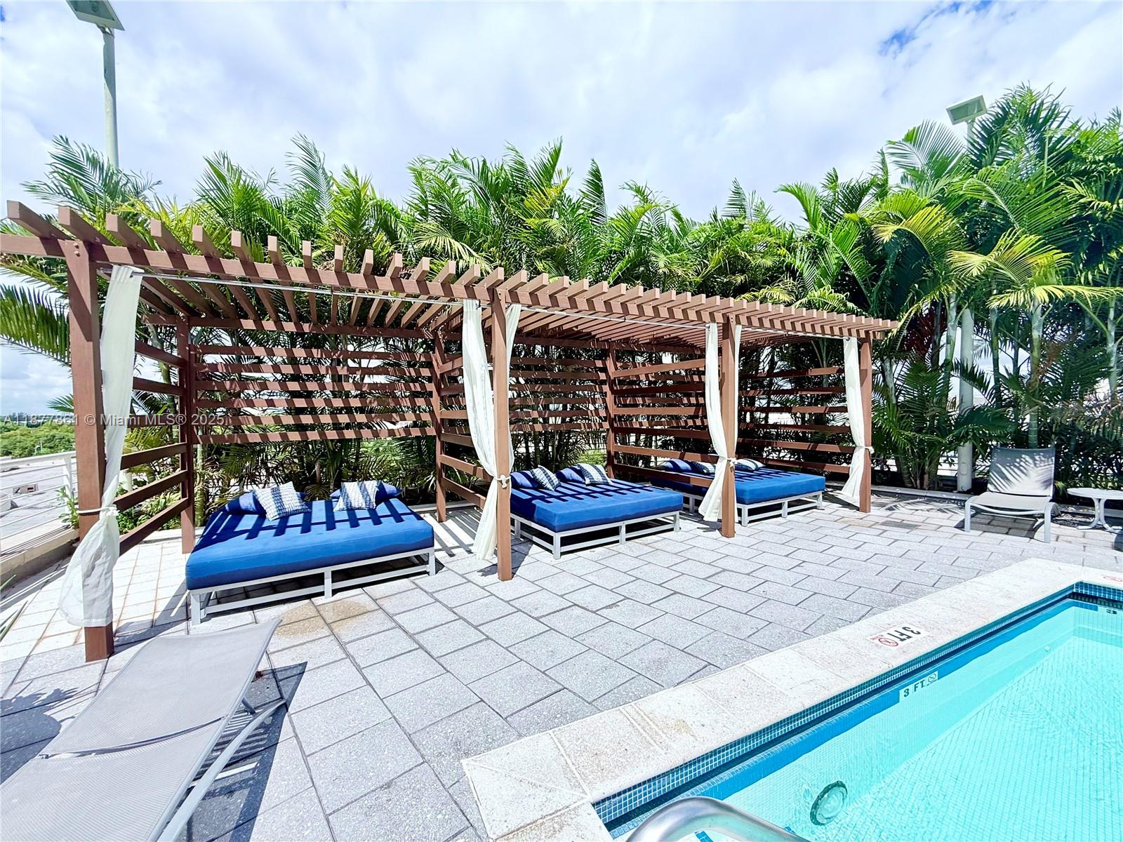 MIDBLOCK MIAMI CONDO - Residential