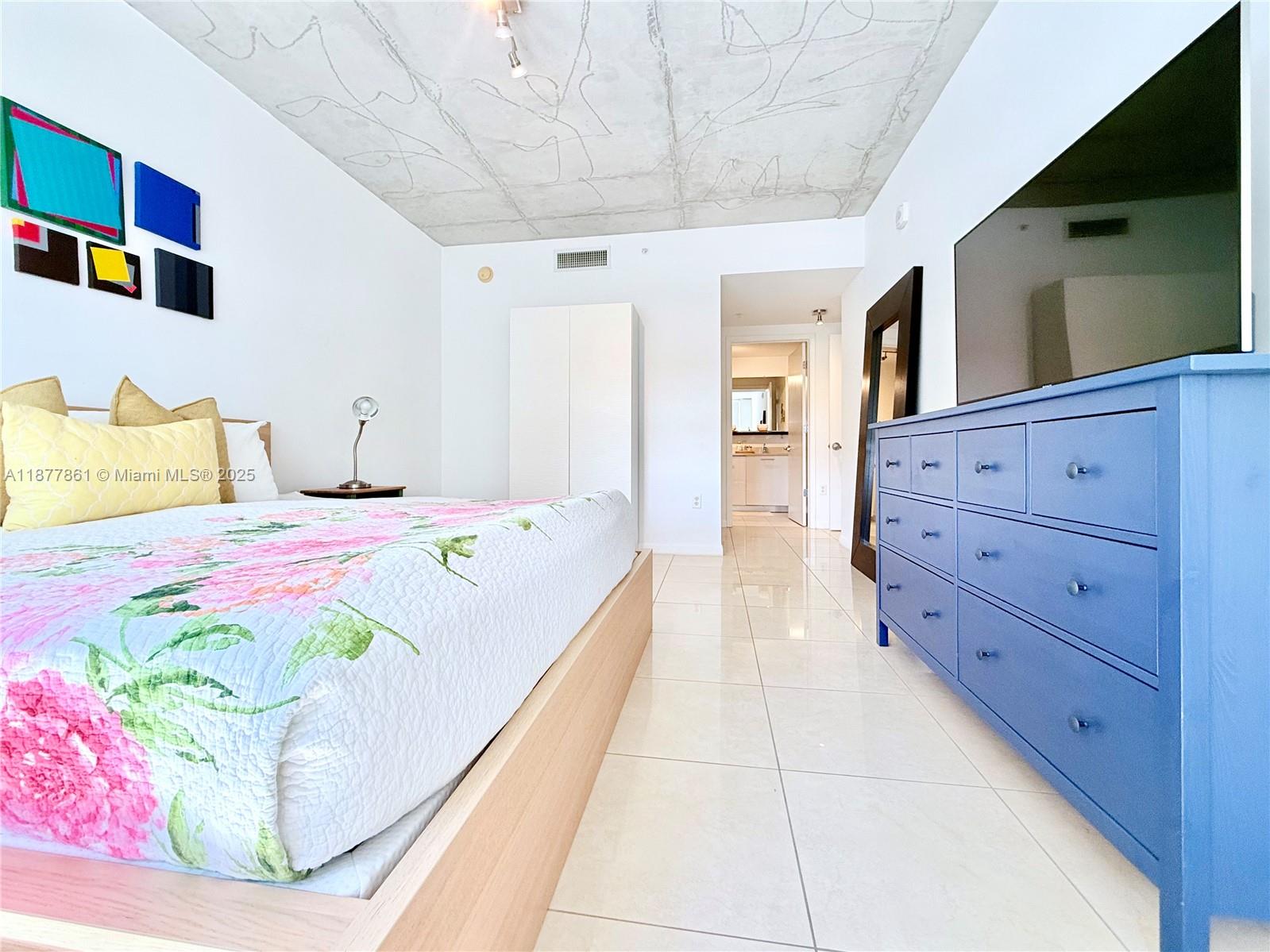 MIDBLOCK MIAMI CONDO - Residential