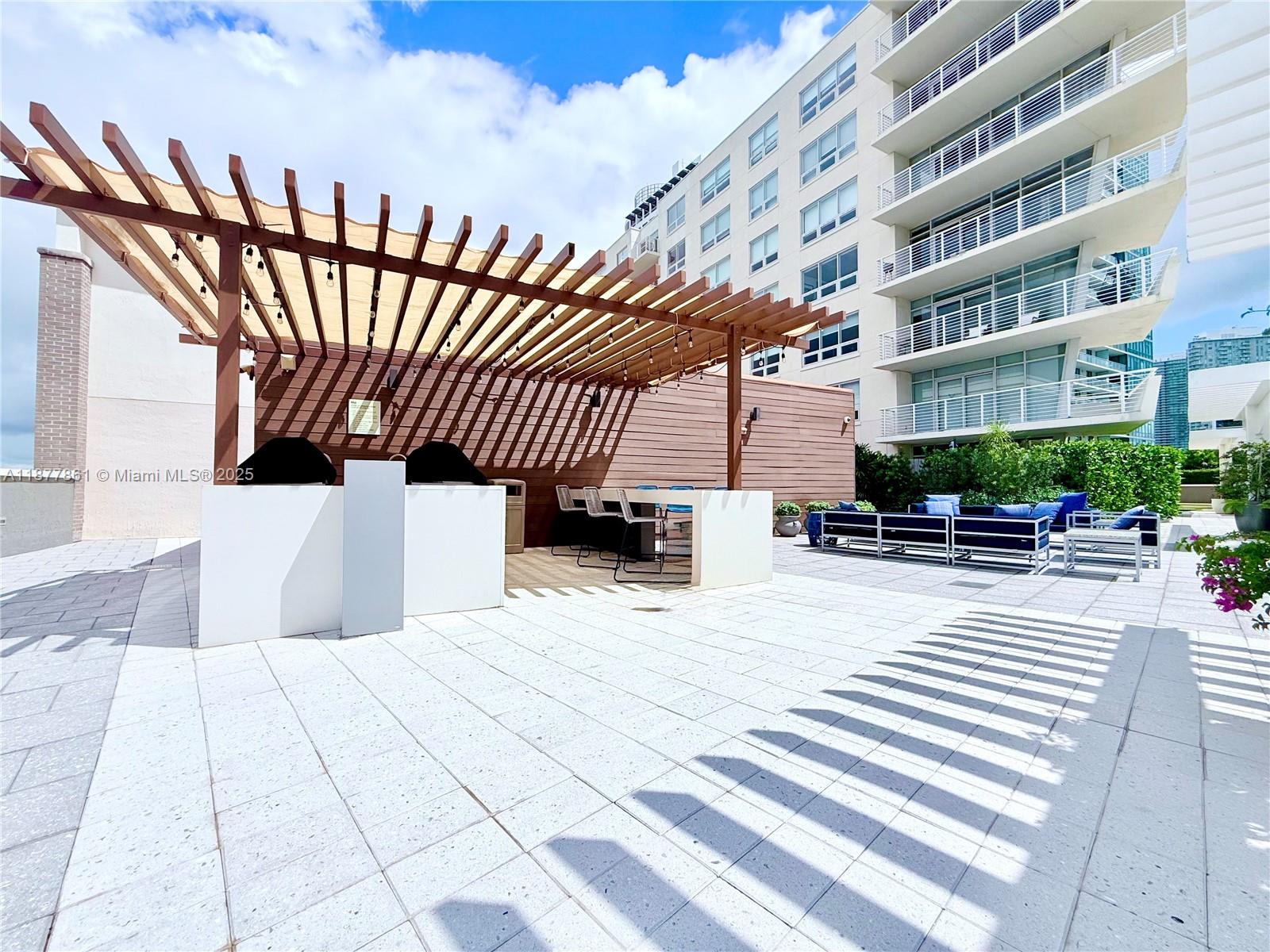 MIDBLOCK MIAMI CONDO - Residential