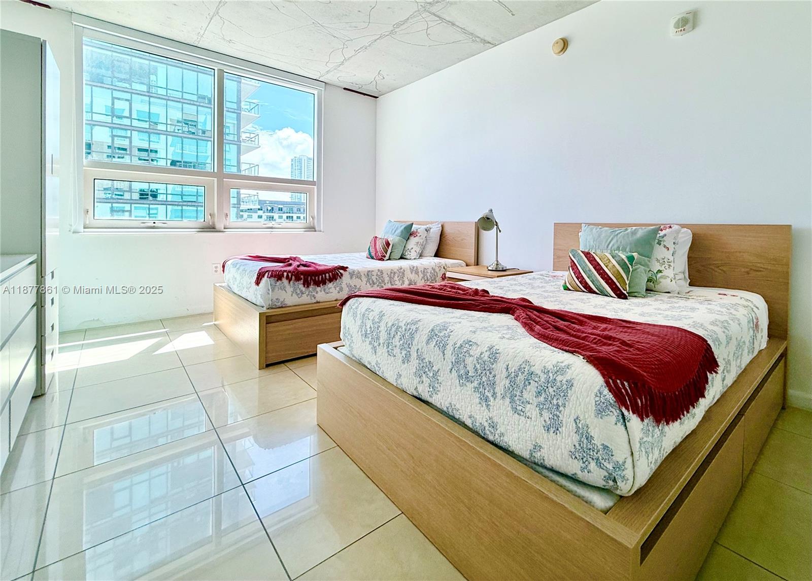 MIDBLOCK MIAMI CONDO - Residential