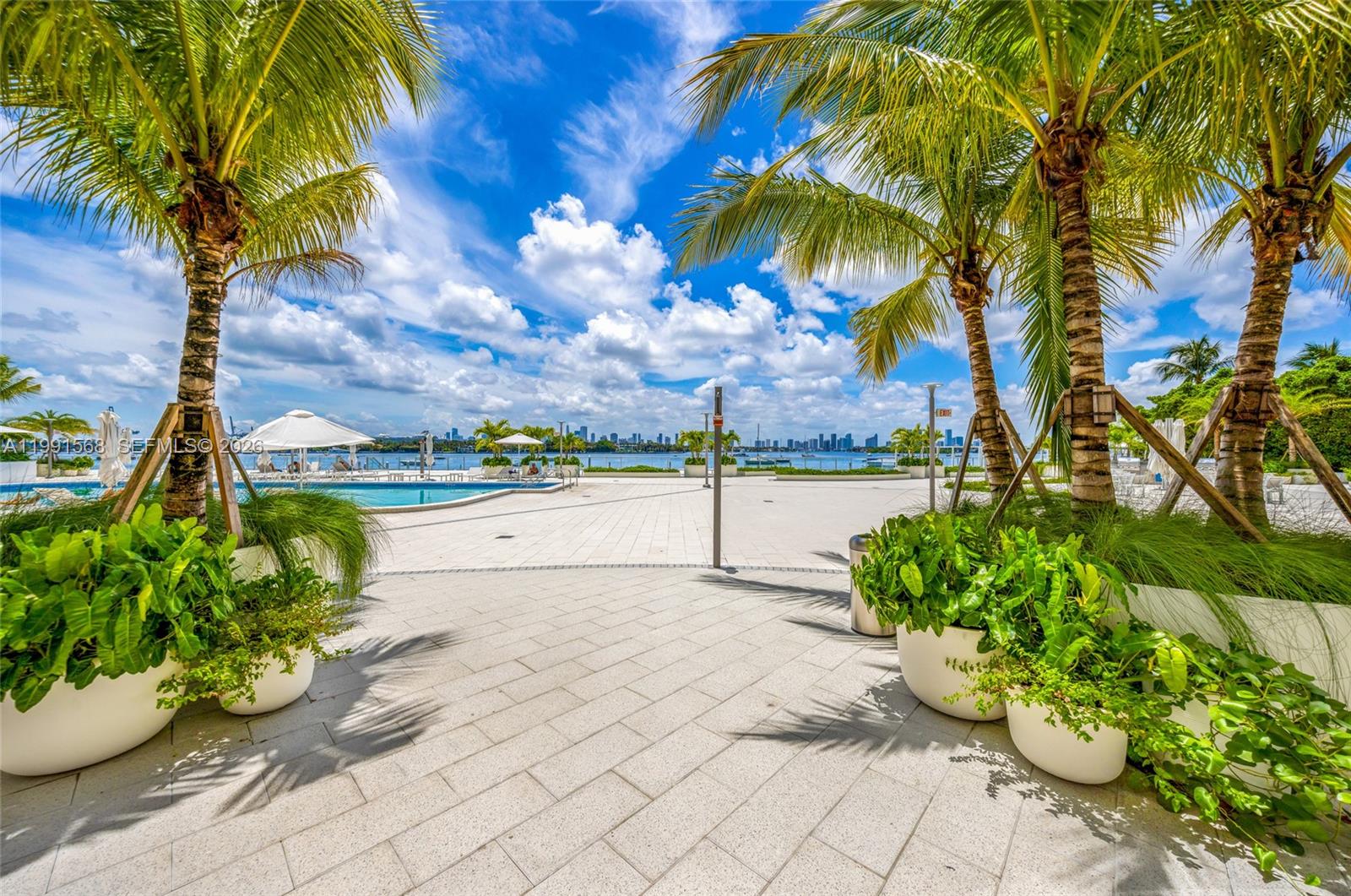 1000 West Ave 328
