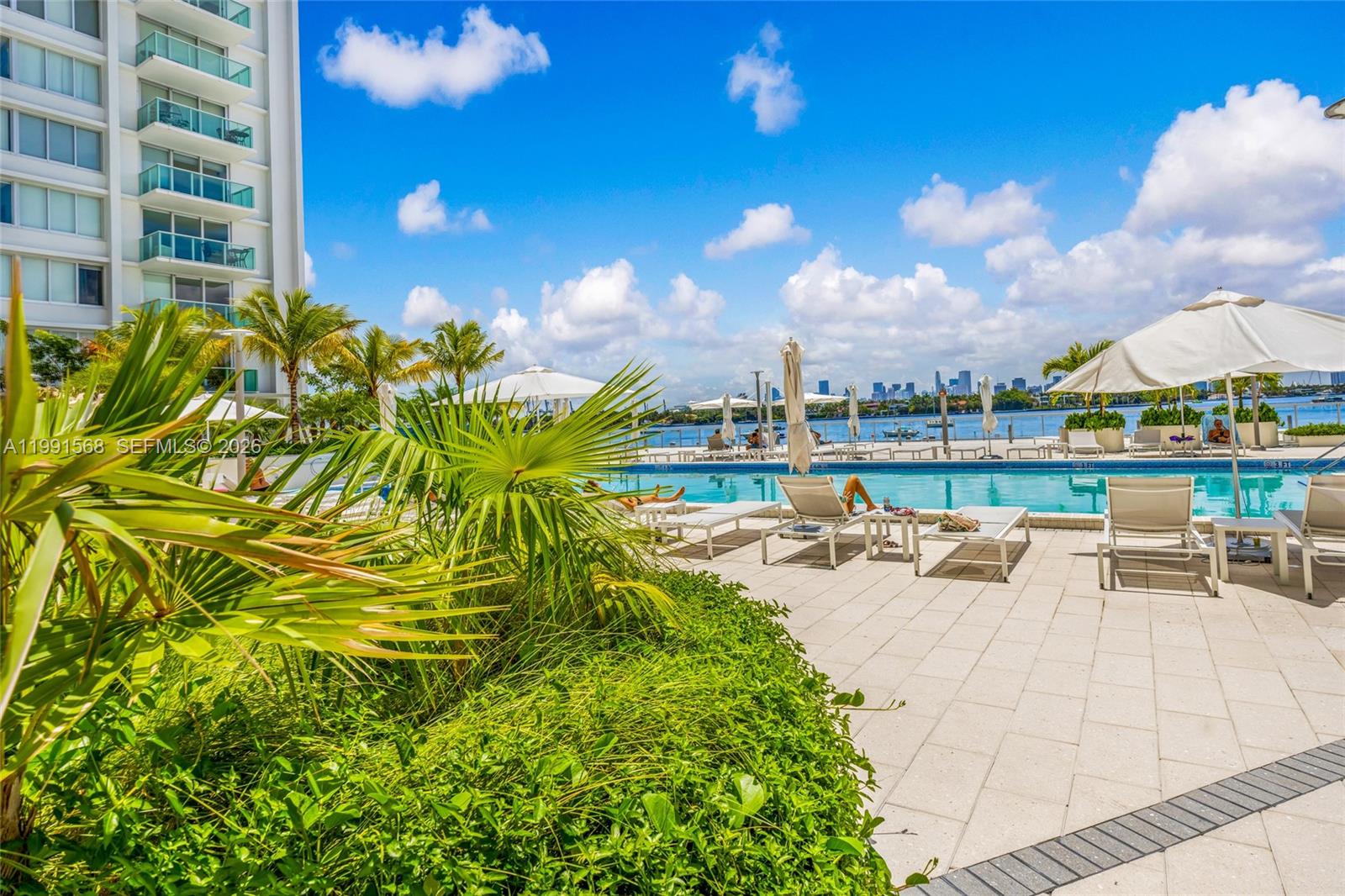 1000 West Ave 328