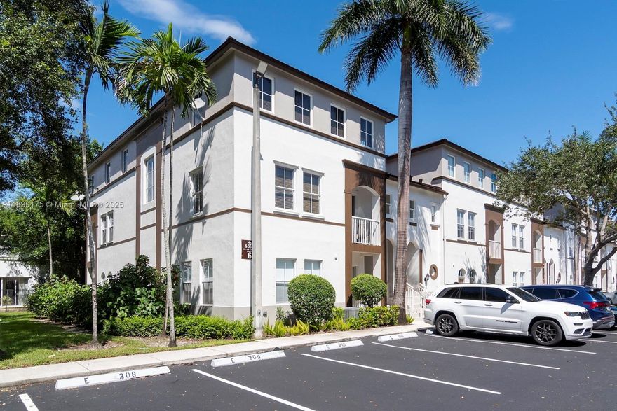 Excellent corner unit, very nice split, granite countertop kitchen ,carpet wood floors on beds, tile flooring in living room, 2 bedroom with full bathroom, half bath downstair, also refurbished A/C like new, new pluming pipes, new locks and painted! Kitchen and laundry units are 5 years old. Gym , pool, sauna,gated communitY, 2 parking spaces, hurricanes shutters on the second floor, abd club house is included. Close to I75, shops and restaurants. Perfect new home to move in.