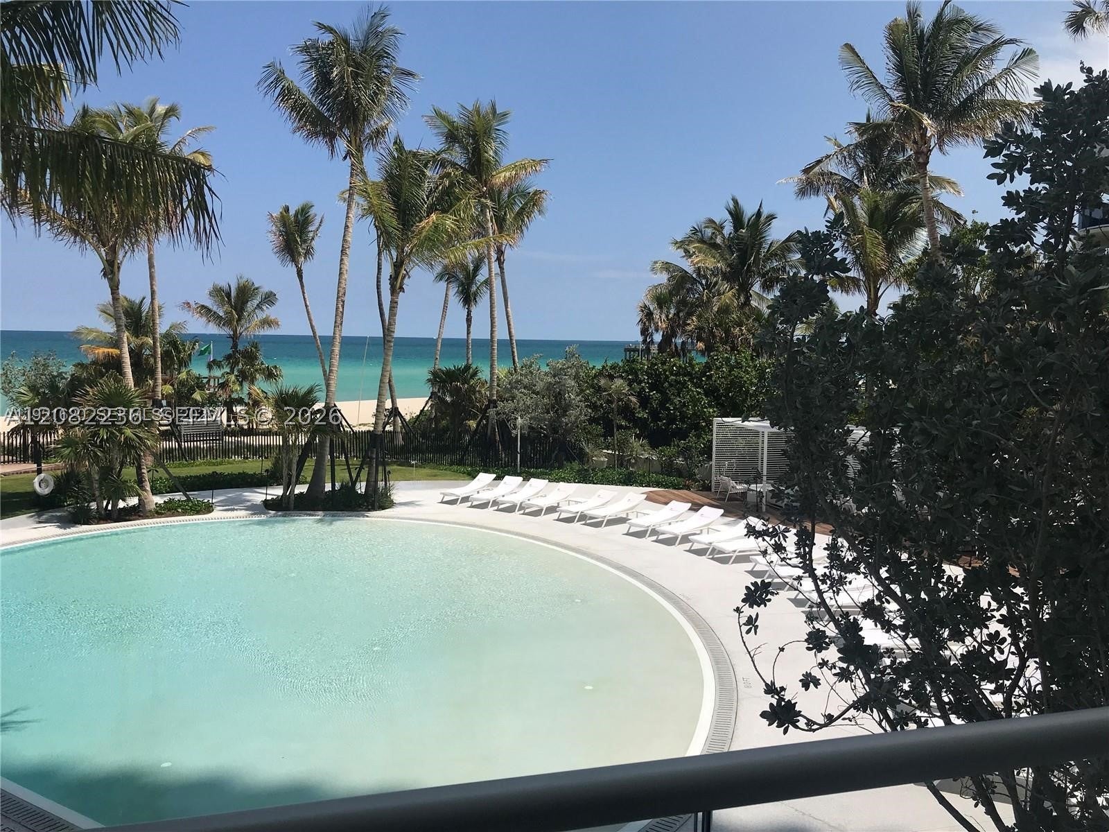 16901 Collins Ave 704