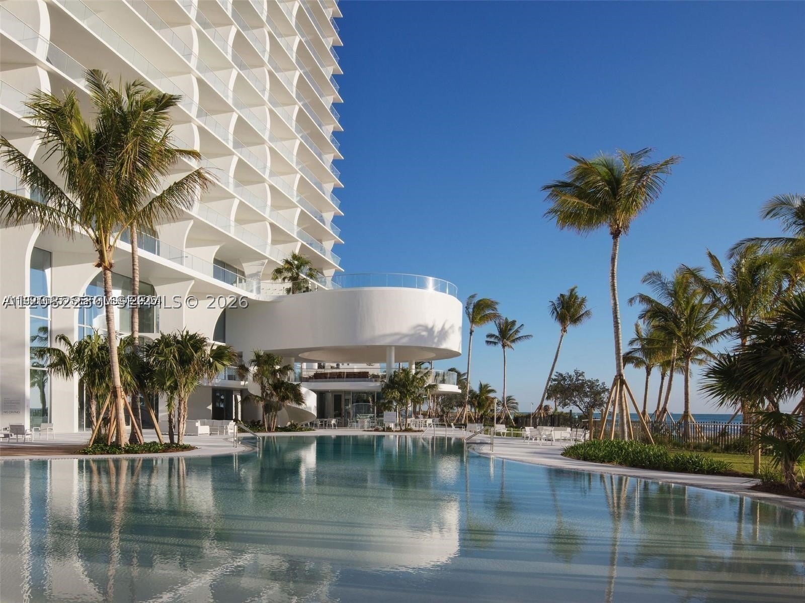 16901 Collins Ave 704