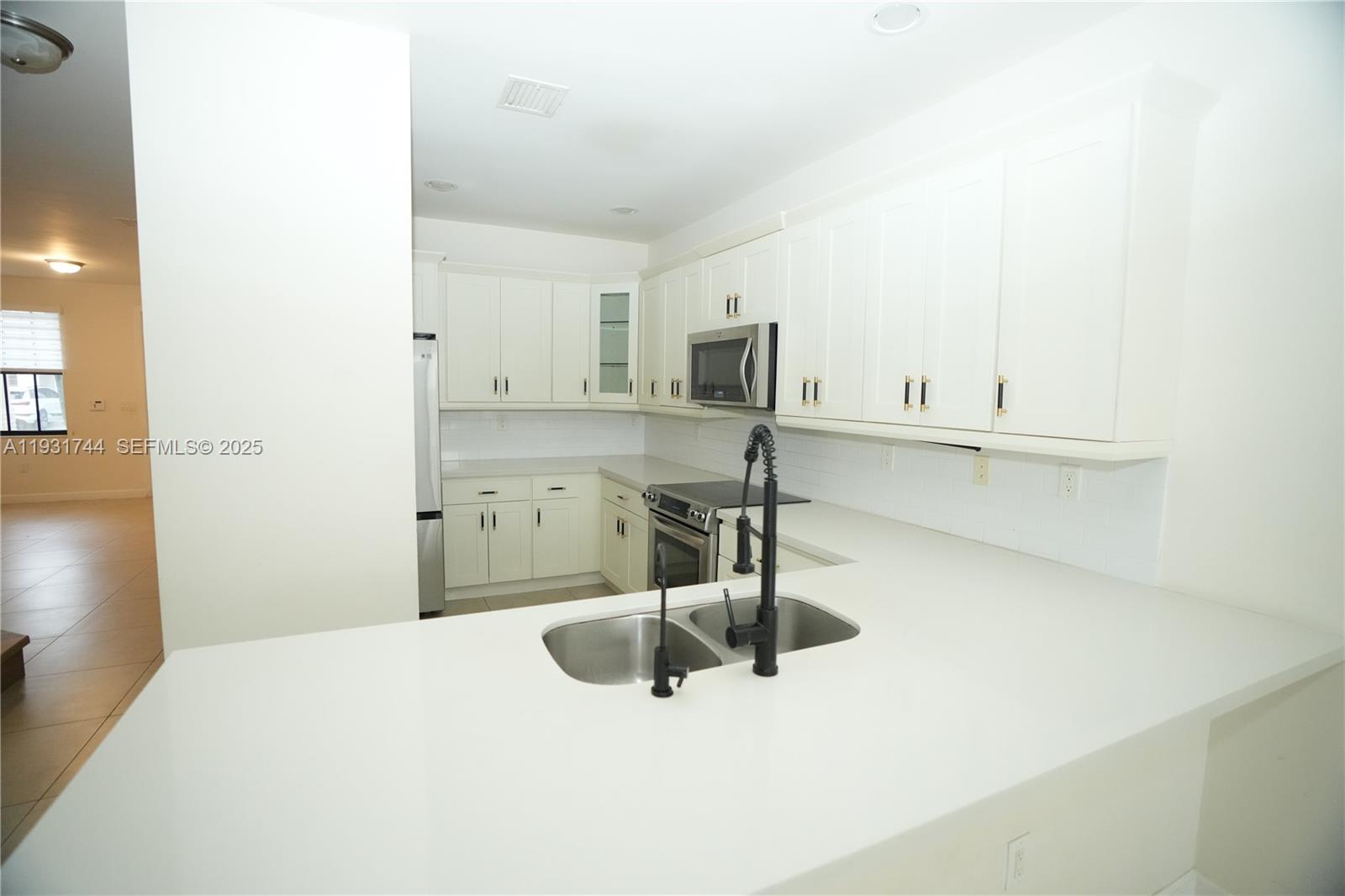 DORAL CAY - Residential Lease