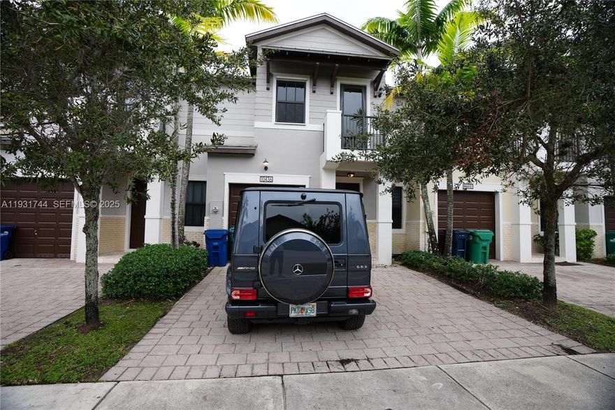 Spacious and well-appointed townhome for rent in the heart of Doral.
This two-story residence features 4 bedrooms and 3.5 bathrooms, offering over 2,200 square feet of living space with an excellent layout designed for comfort and functionality. One bedroom is conveniently located on the first floor, ideal for guests, multigenerational living, or a home office.

The community offers resort-style amenities, including a clubhouse with a fully equipped gym, game room, swimming pool, jacuzzi, and barbecue area, perfect for enjoying an active and social lifestyle.

Prime location in Doral, Florida, close to top-rated schools, major highways, shopping centers, restaurants, and major business hubs. An excellent opportunity for tenants seeking space, comfort, and quality of life in one of Doral’s most desirable communities.