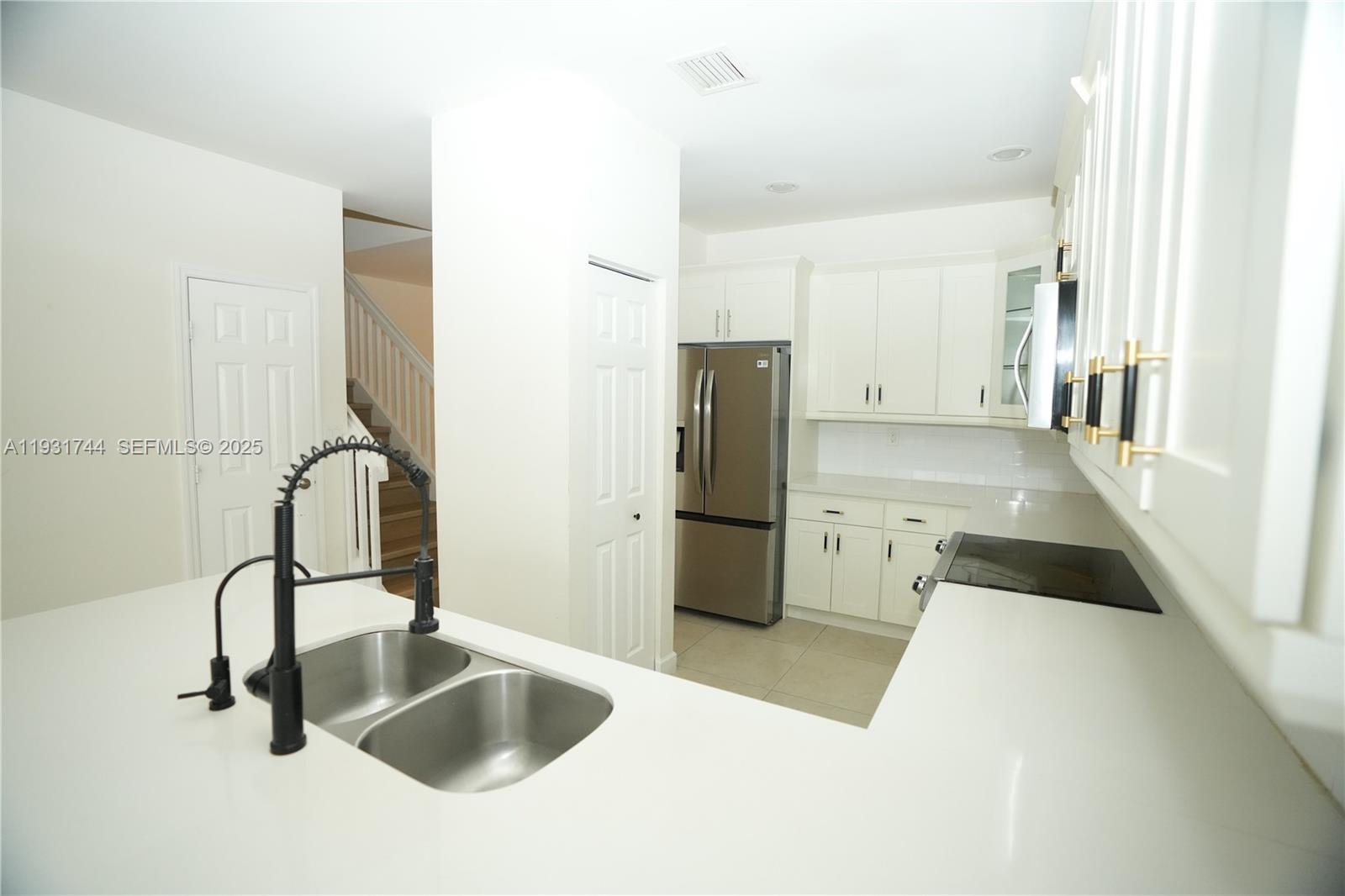 DORAL CAY - Residential Lease