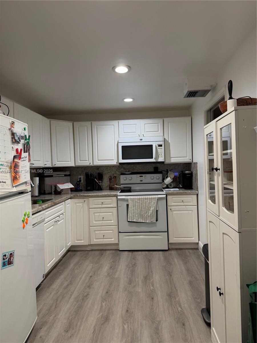 NO 102 PALM-AIRE COUNTRY - Residential