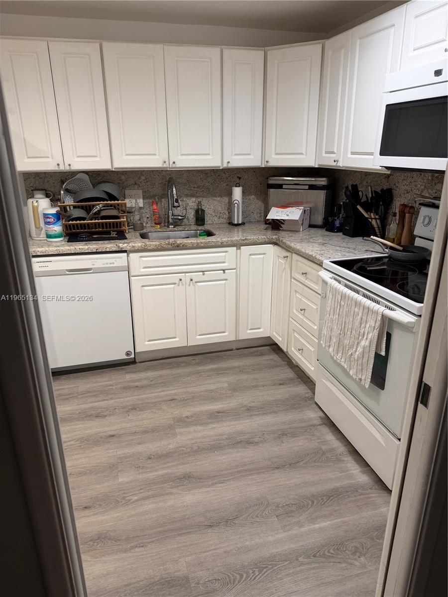 NO 102 PALM-AIRE COUNTRY - Residential