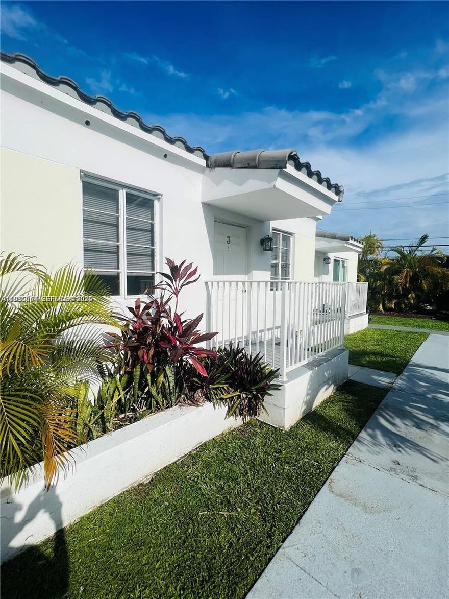 GREAT LOCATION,QUIET COMPLEX, FRESHLY PAINTED, VERY BRIGHT, CENTRAL AC, HURRICAINE IMPACT WINDOWS, NEW ROOF ON THE ENTIRE COMPLEX GREAT SIZE. CALL ME WONT LAST, LOWST PRICE FOR A 1 BEDROOM IN THE AREA. EASY APPROVAL. CALL FOR SHOWINGS