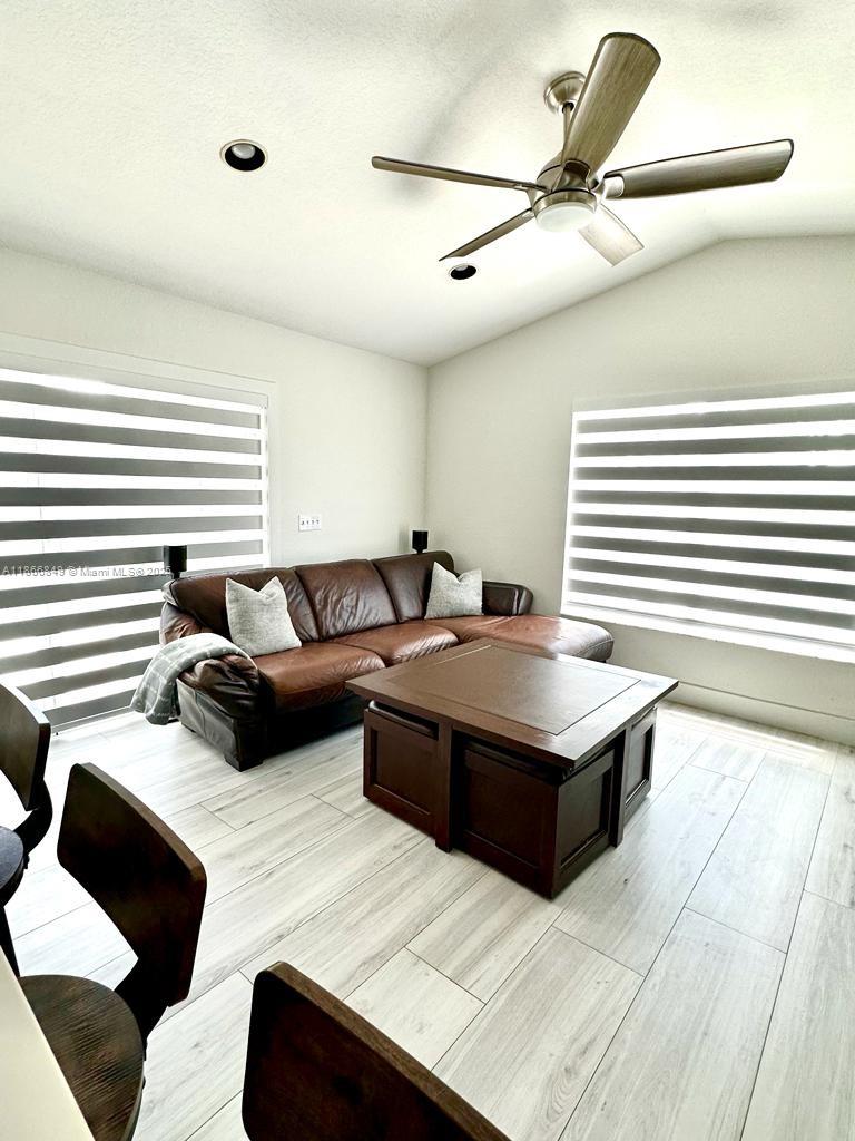 SILVER LAKES PHASE III - Residential Lease