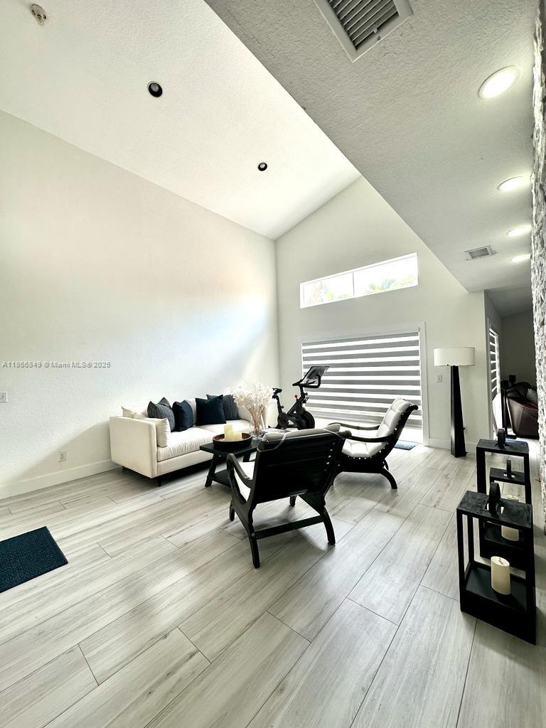 SILVER LAKES PHASE III - Residential Lease