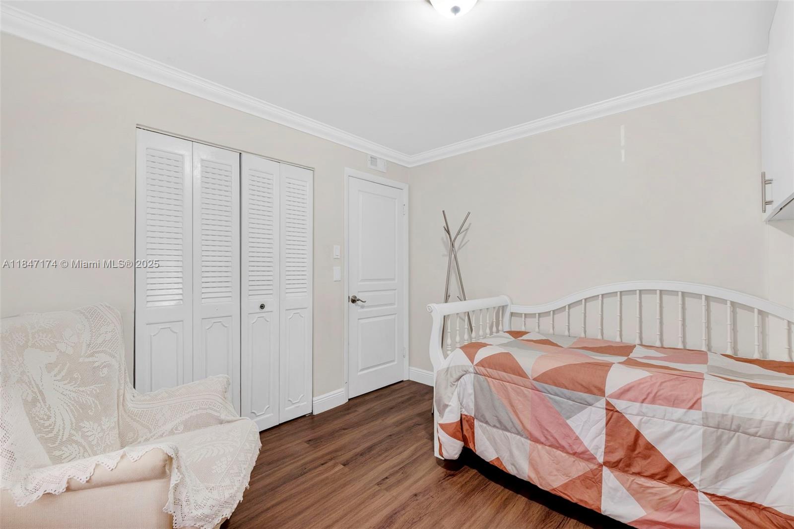 BLUE LAKE TOWNHOUSES COND - Residential