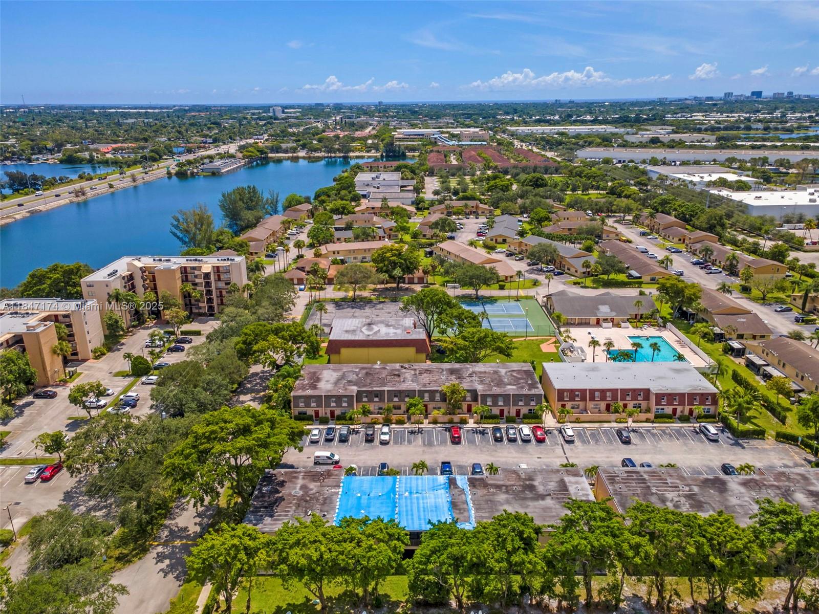 BLUE LAKE TOWNHOUSES COND - Residential