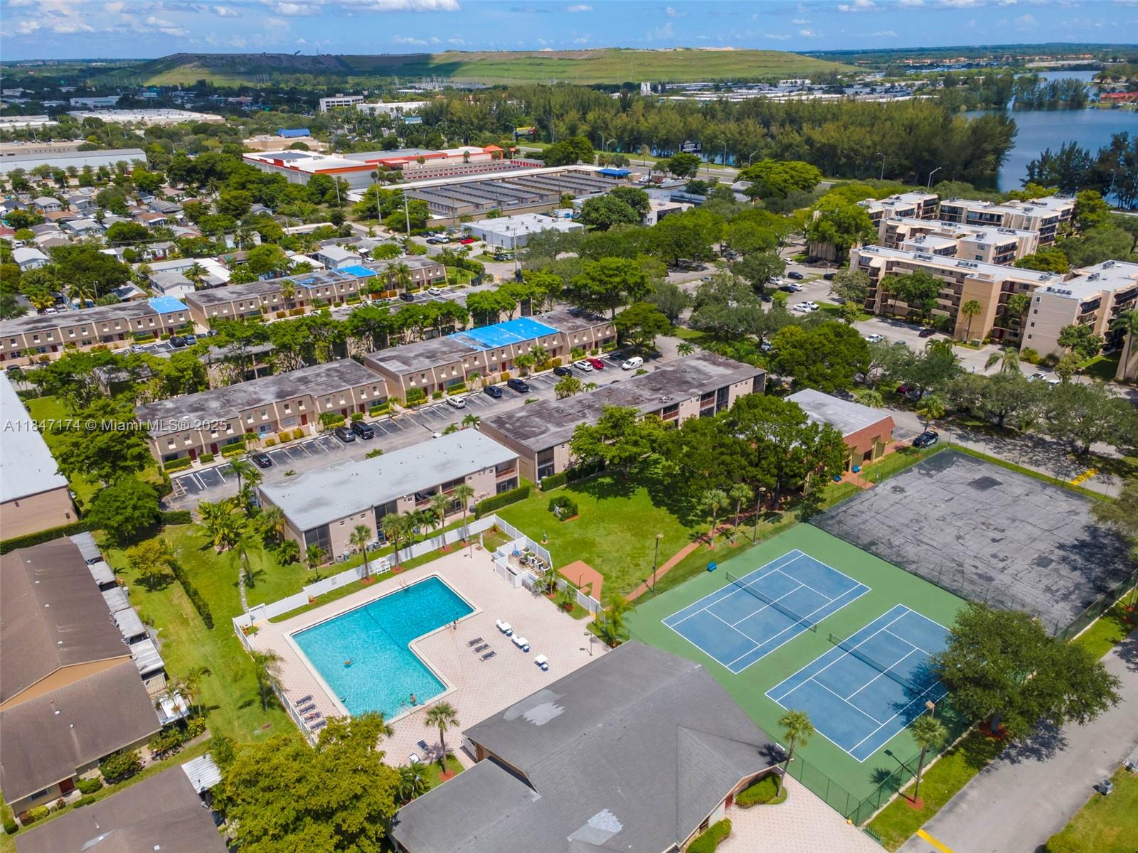 BLUE LAKE TOWNHOUSES COND - Residential