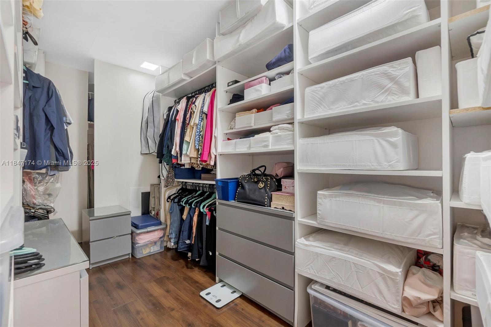 BLUE LAKE TOWNHOUSES COND - Residential