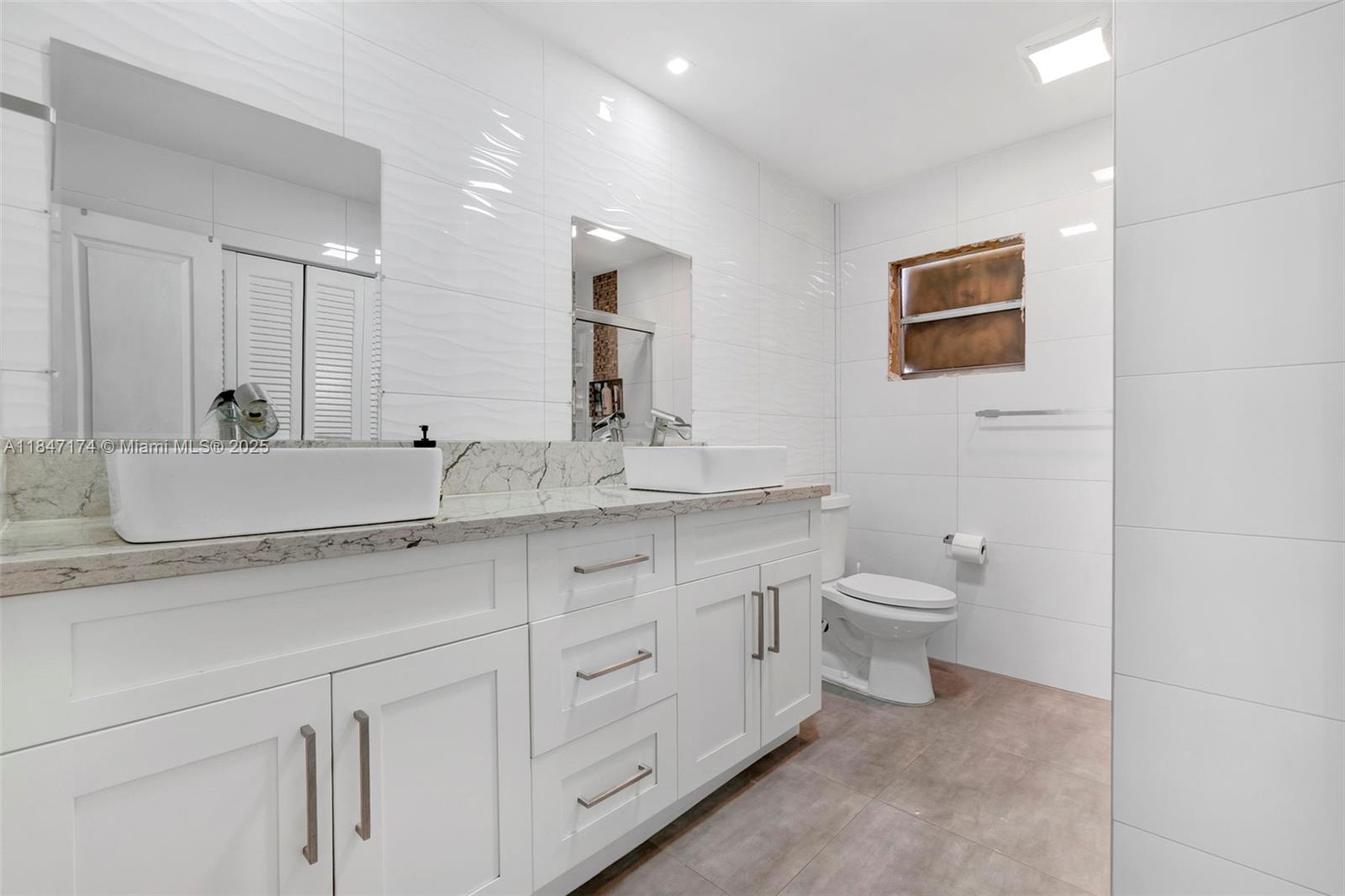 BLUE LAKE TOWNHOUSES COND - Residential