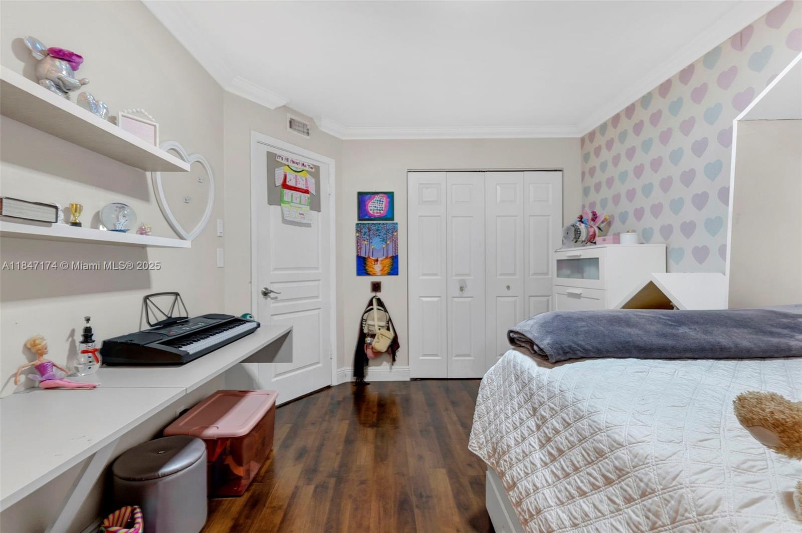 BLUE LAKE TOWNHOUSES COND - Residential