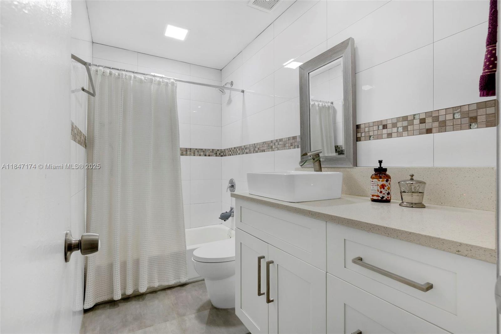 BLUE LAKE TOWNHOUSES COND - Residential