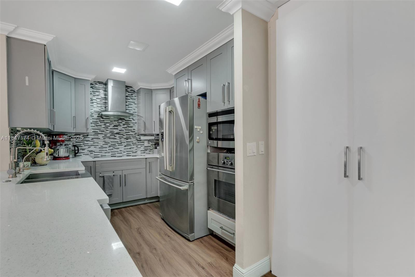 BLUE LAKE TOWNHOUSES COND - Residential