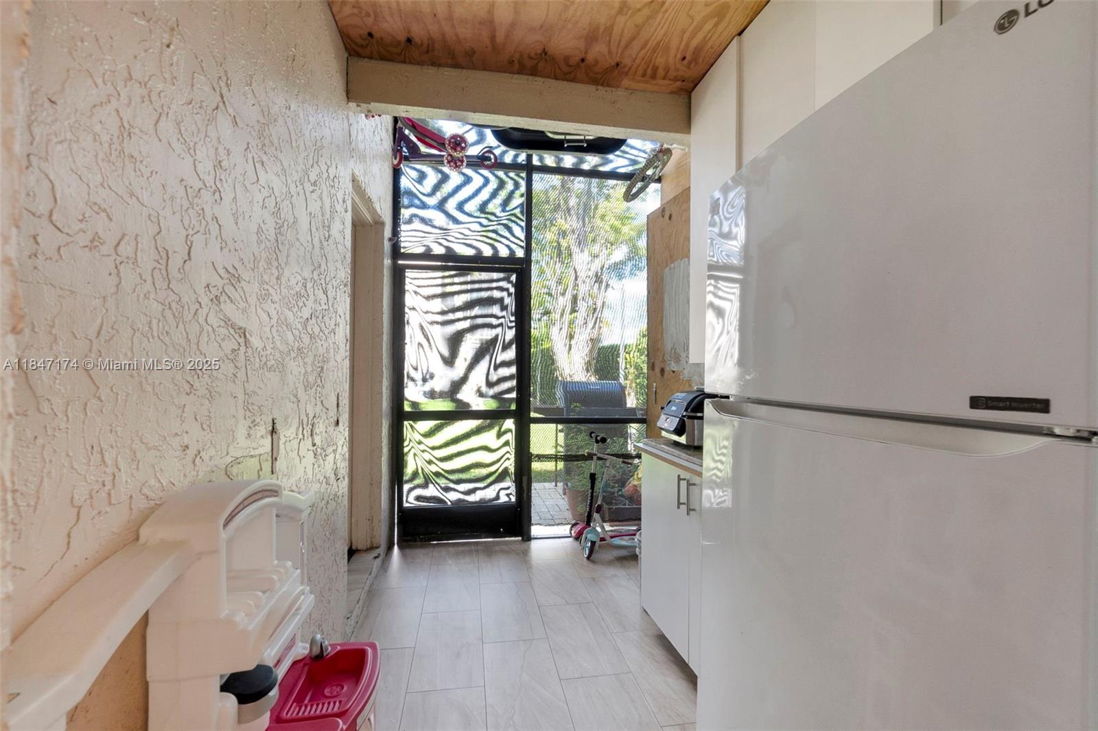 BLUE LAKE TOWNHOUSES COND - Residential