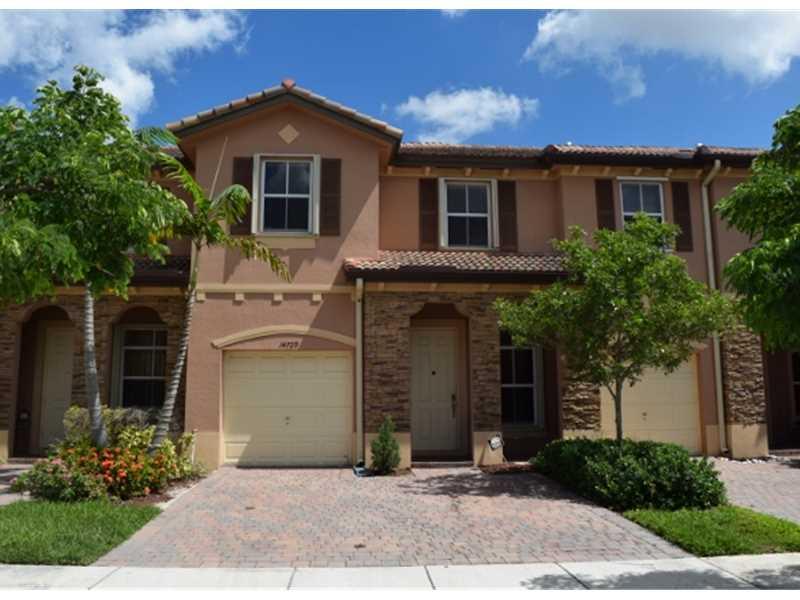 GORGEOUS WATERFRONT 3/2.5 TOWNHOUSE WITH OVER $15K IN UPGRADES IS A MUST SEE! THIS TOWNHOME OFFERS THE TOP OF THE LINE UPGRADES INCLUDES STAINLESS STEEL APPLIANCES IN KITCHEN WITH BEAUTIFUL BACKSPLASH,GRANITE COUNTER TOPS, TILE FLOORS DOWNSTAIRS,WOOD FLOO RS UPSTAIRS, LARGE MASTER SUITE WITH WALK-IN CLOSET, HIGH VAULTED CEILINGS, WASHER/DRYER IN LAUNDRY ROOM. BEAUTIFUL LANDSCAPED PRIVATE BACK YARD WITH BREATH TAKING LAKE VIEW!ALL UPGRADES ARE INCLUDED! AREAS "A" RATED SCHOOLS