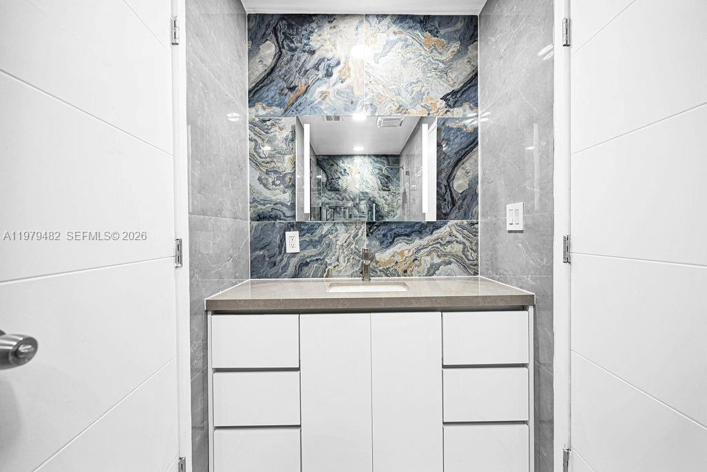 SUNILAND ESTATES - Residential Lease