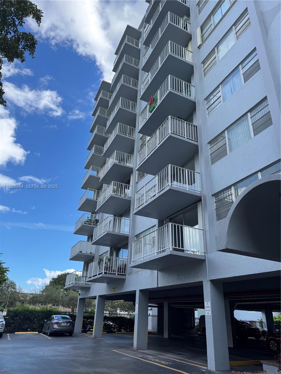 THREE HORIZONS NORTH COND - Residential Lease