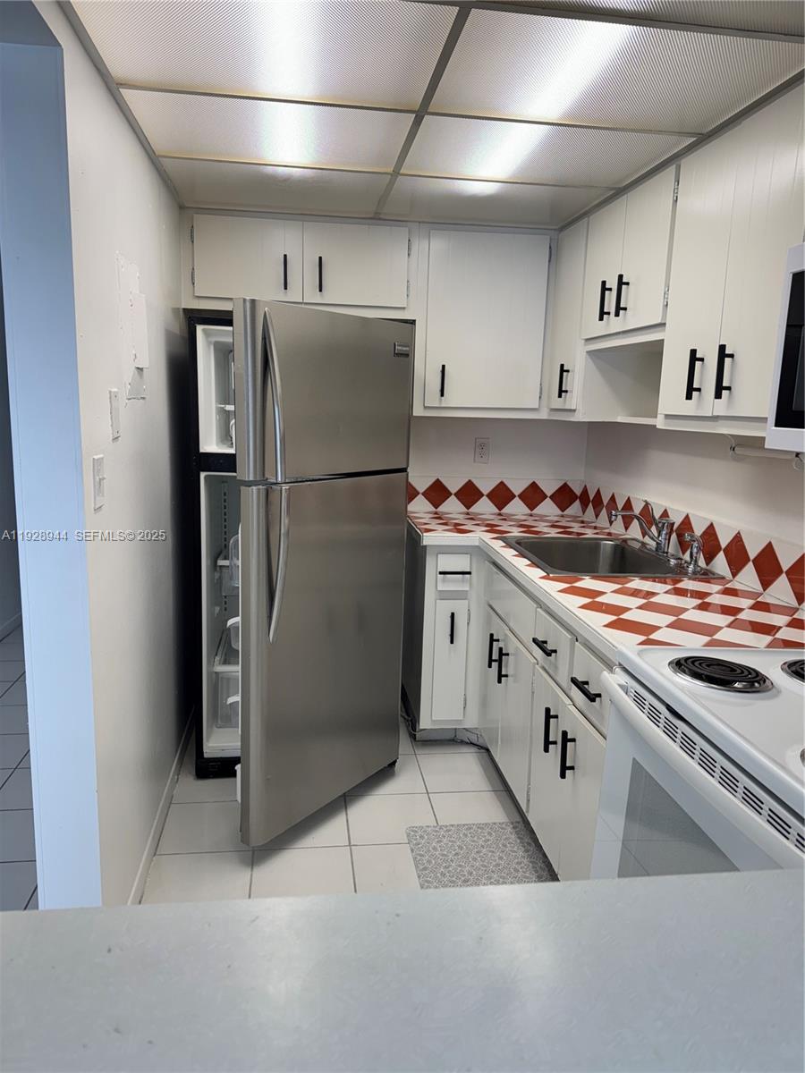 THREE HORIZONS NORTH COND - Residential Lease