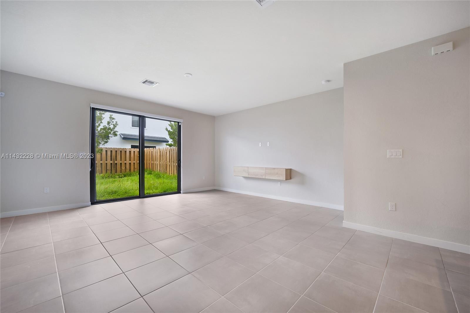 MC RESIDENTIAL - Residential Lease