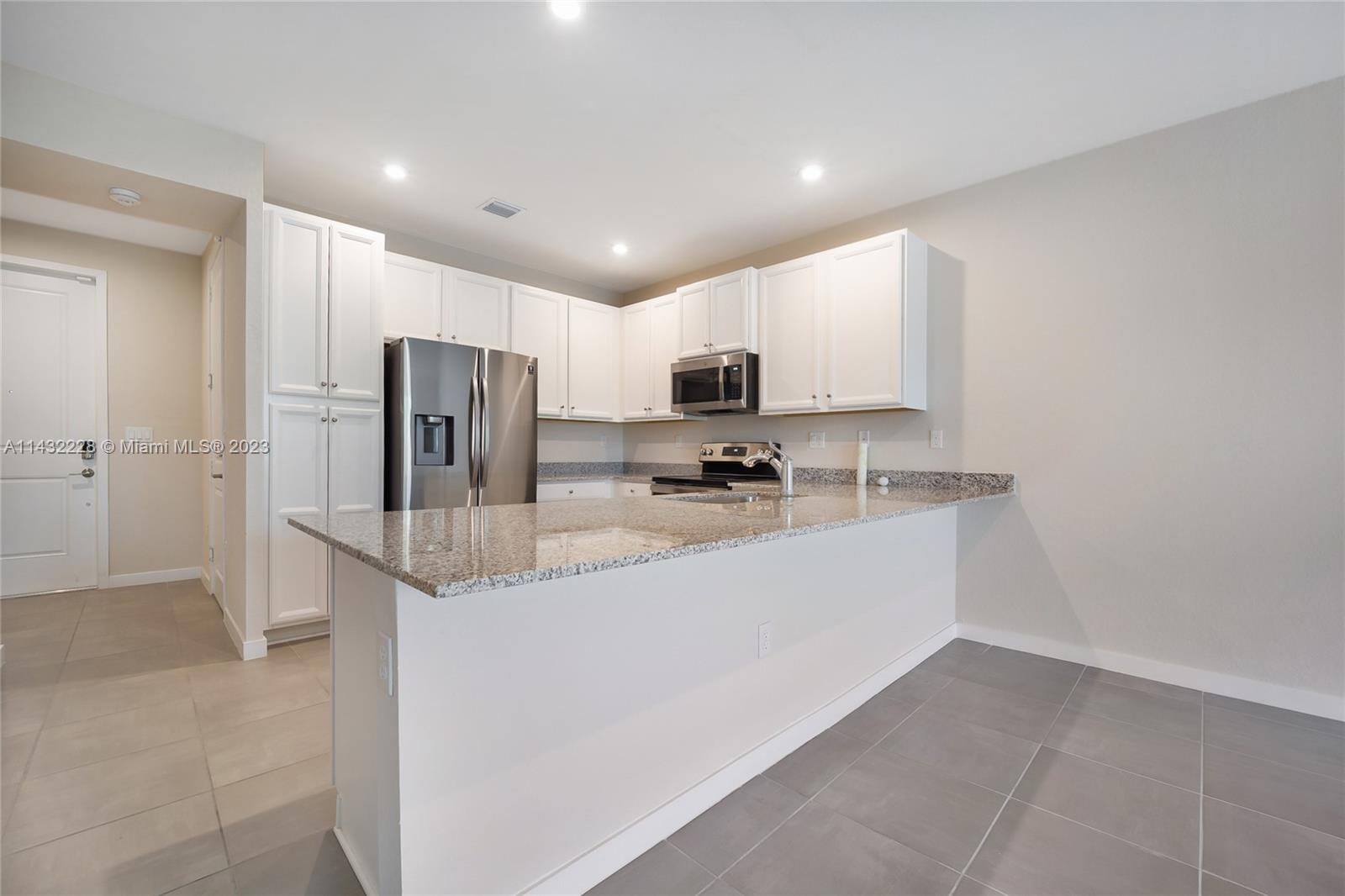 MC RESIDENTIAL - Residential Lease