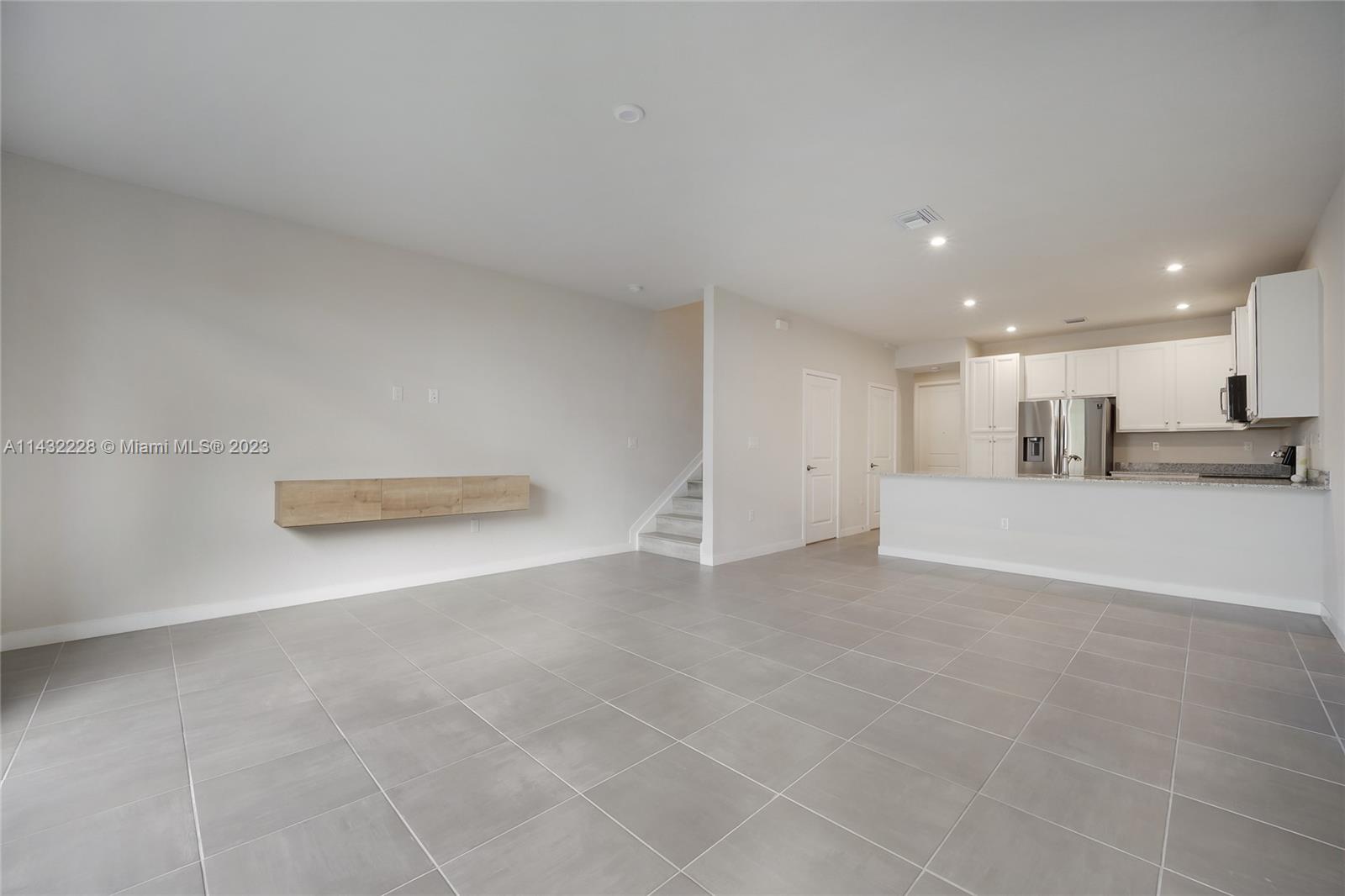 MC RESIDENTIAL - Residential Lease