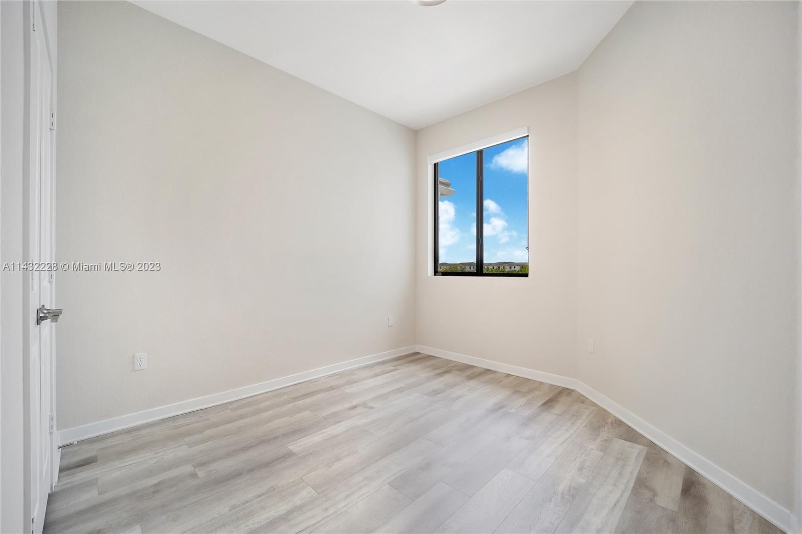 MC RESIDENTIAL - Residential Lease