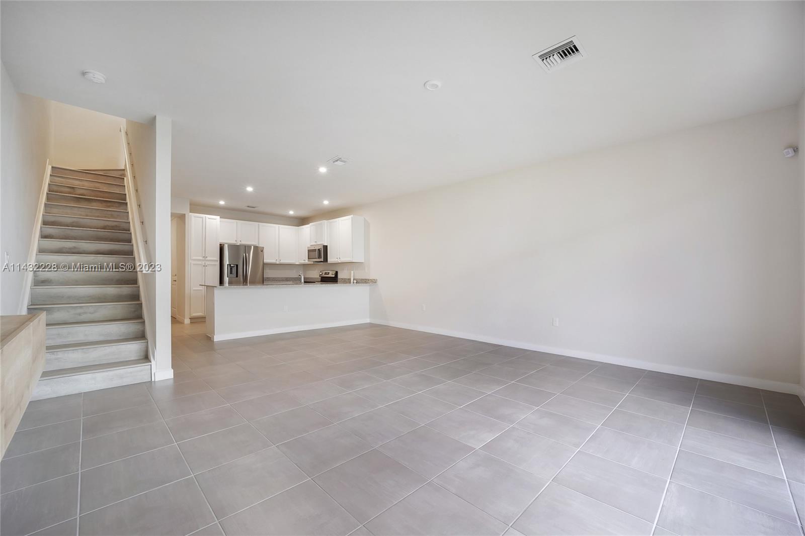 MC RESIDENTIAL - Residential Lease