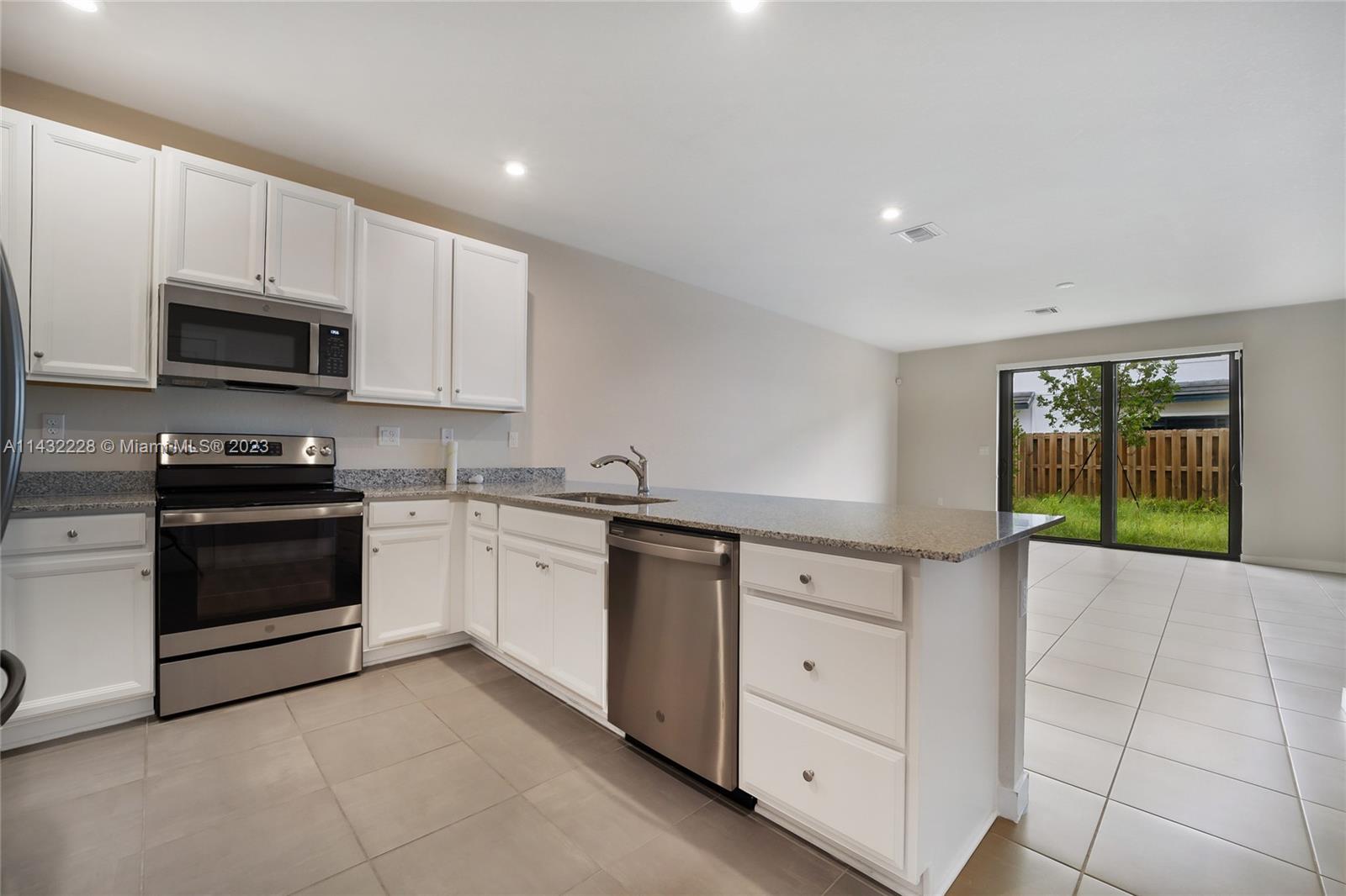 MC RESIDENTIAL - Residential Lease