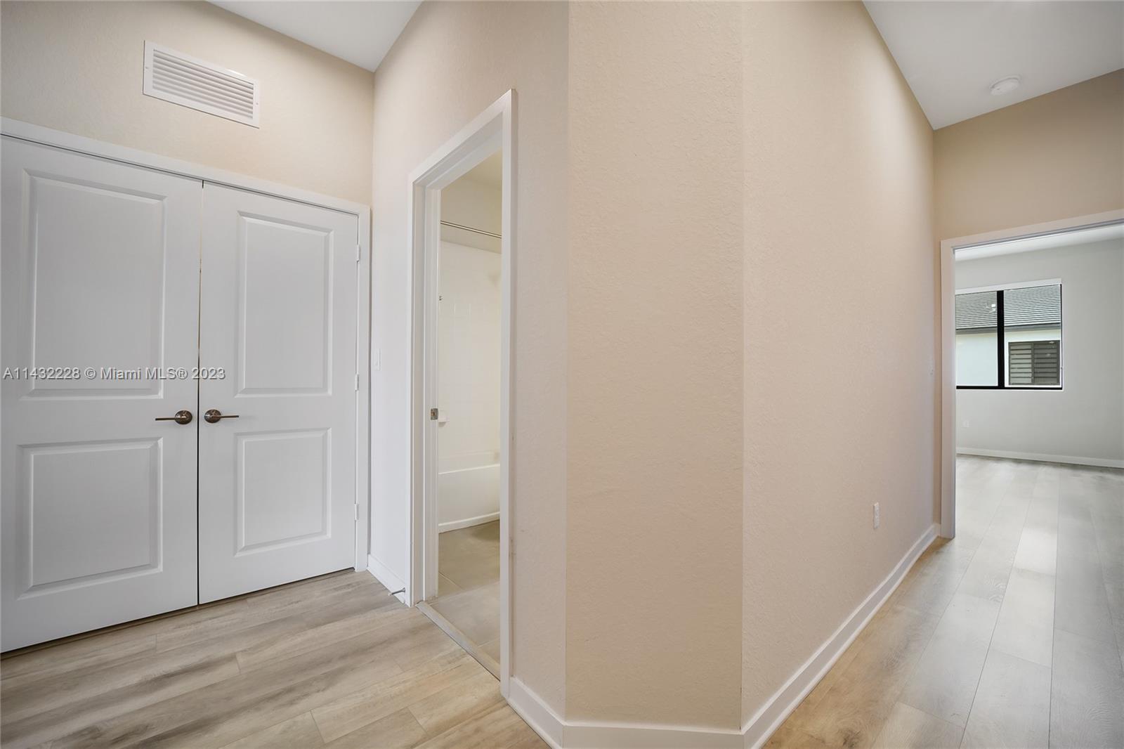 MC RESIDENTIAL - Residential Lease