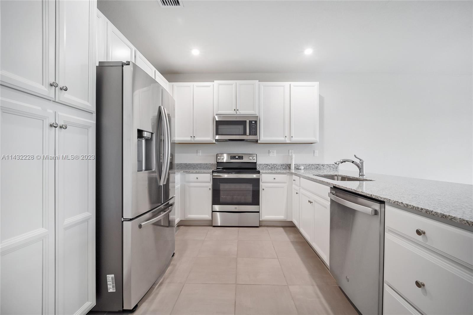 MC RESIDENTIAL - Residential Lease