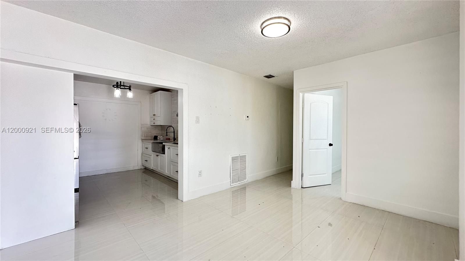 5545 E 6th Ave Front