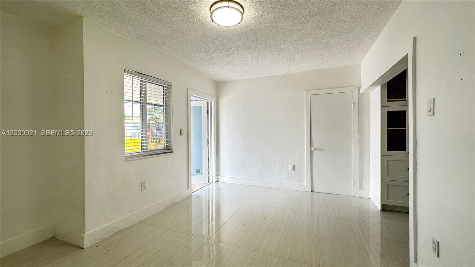 5545 E 6th Ave Front