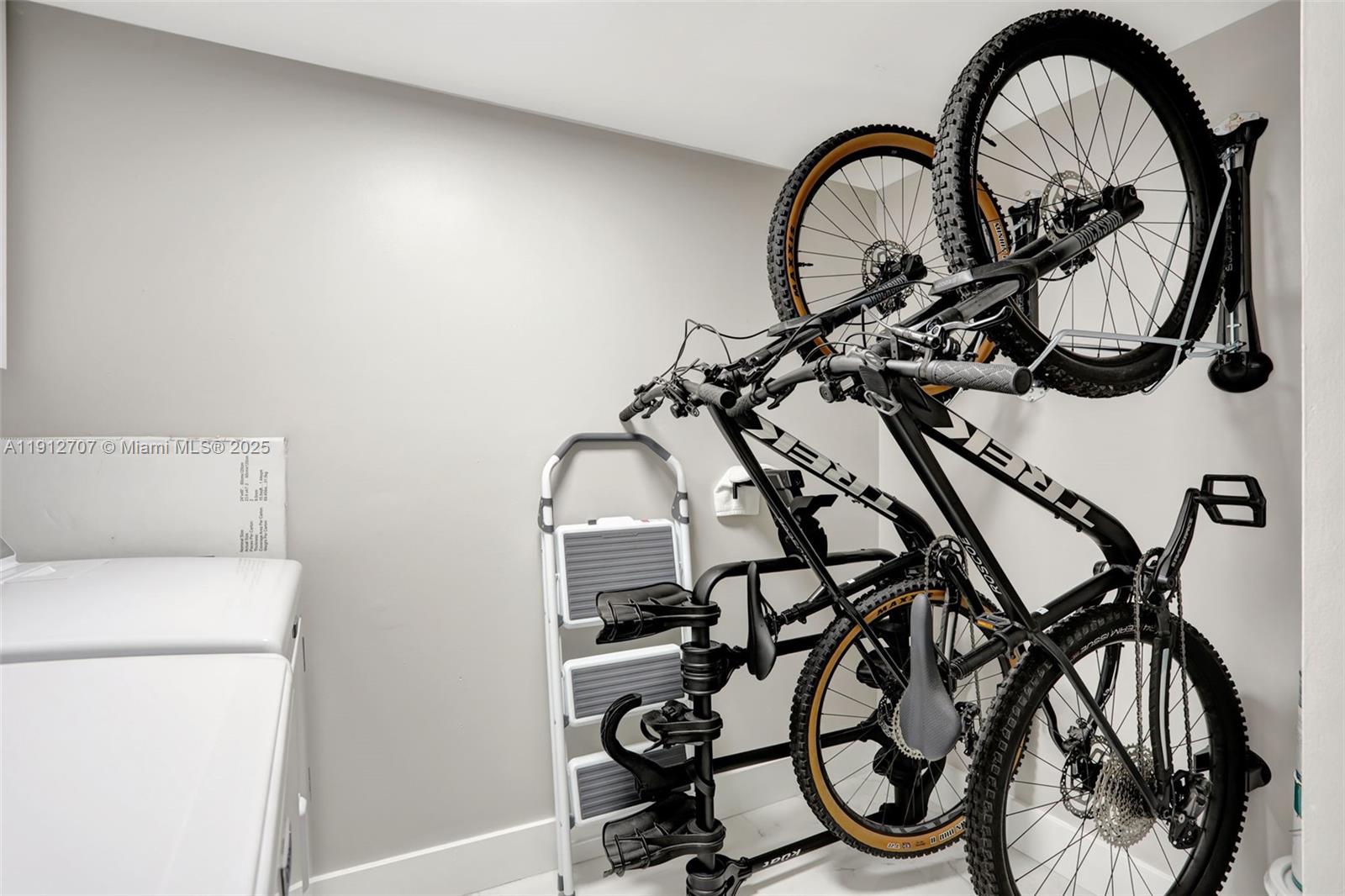 APPLEWOOD VILLAGE I-B CON - Residential