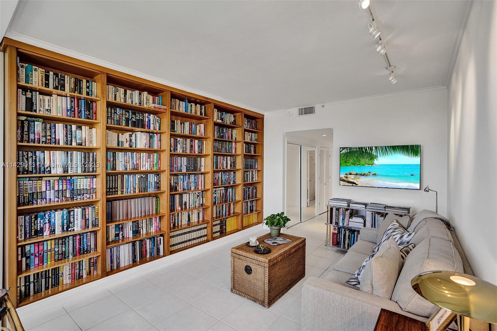 THE EMERALDBAY @ KEY COLO - Residential