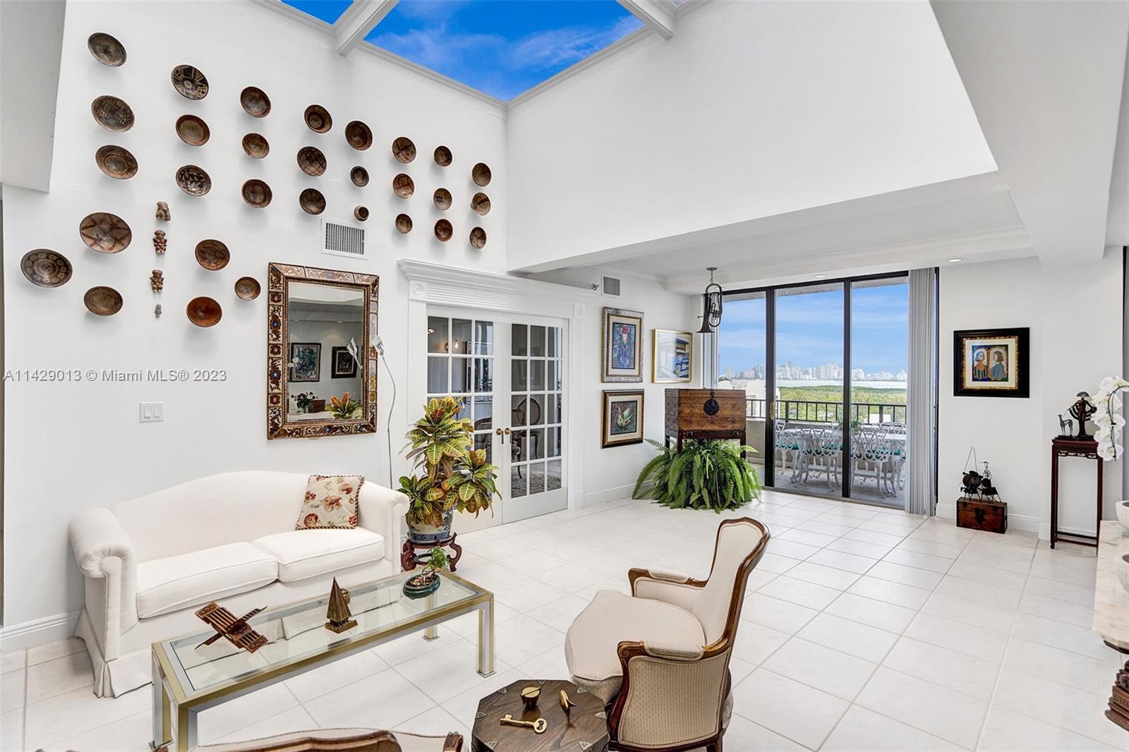 THE EMERALDBAY @ KEY COLO - Residential