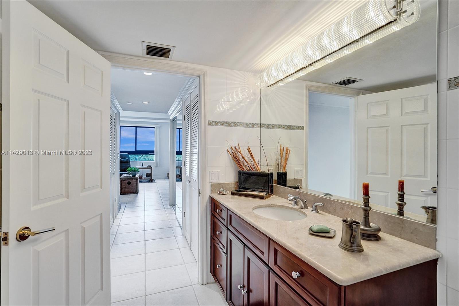 THE EMERALDBAY @ KEY COLO - Residential